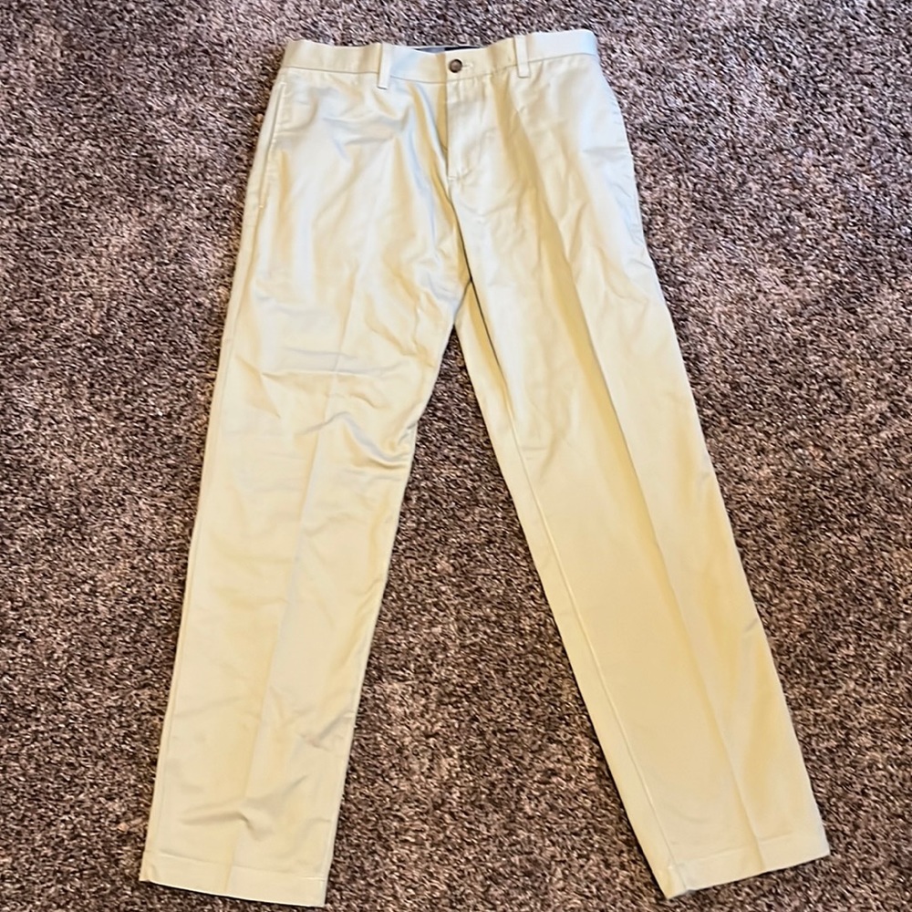 Gap Classic Men’s Khaki Pants